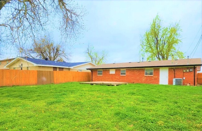 Building Photo - 3 Bed 1 Bath 1 Car in Bethany, OK PC Schools