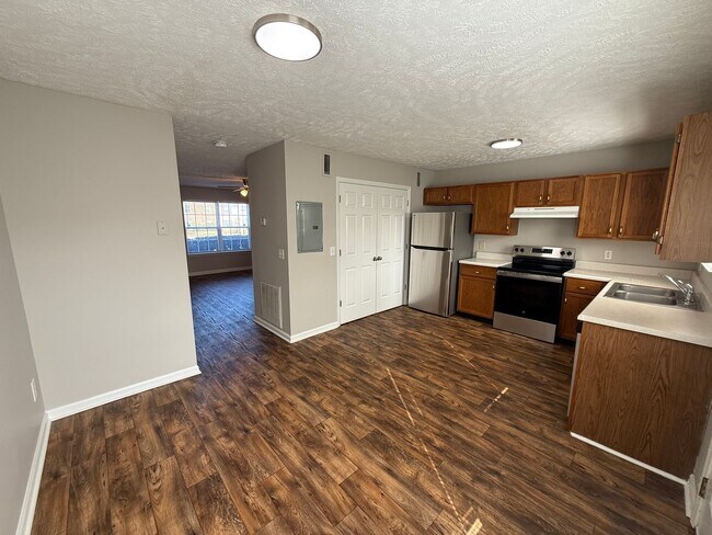 Building Photo - Hamlet Square Townhomes Unit 2344C