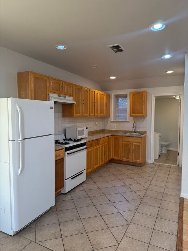 Building Photo - 2427 N 10th St