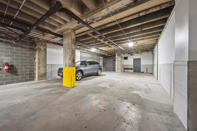 Building Photo - 811 S Lytle St