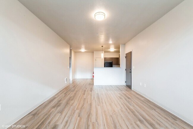 Building Photo - 1 bedroom, 1 bath Apartment