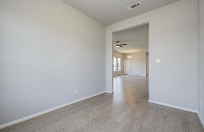 Building Photo - 800 Sarasota Shore Dr
