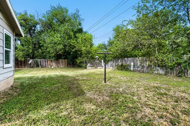 Building Photo - 8106 Windlake Dr