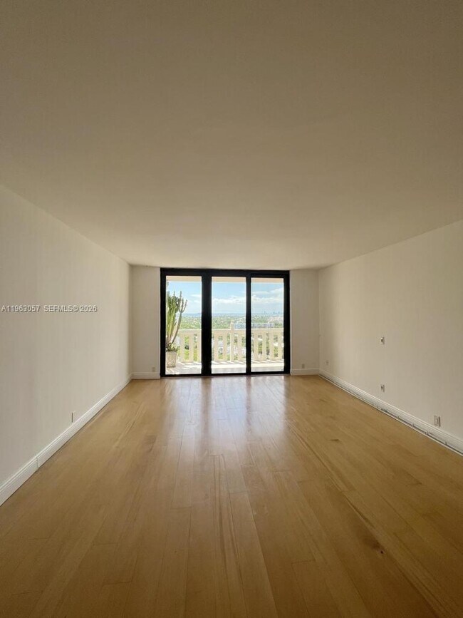 Building Photo - 1111 Crandon Blvd