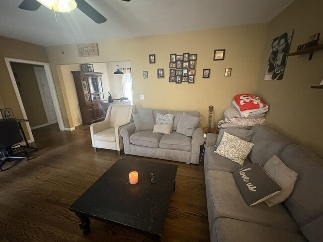 Building Photo - Cozy 2 Bedroom Near Downtown – Pre-Lease Available Today!