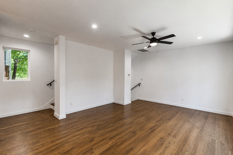 Building Photo - 1552 Cosette Dr