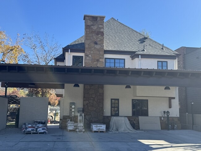 Building Photo - 4621 Locust Ln E