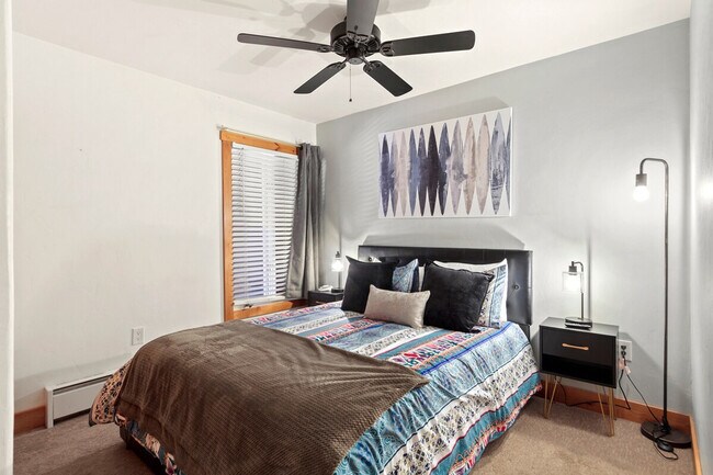 Building Photo - 421 S Main St