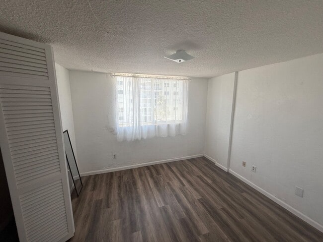 Building Photo - 2727 N Atlantic Ave
