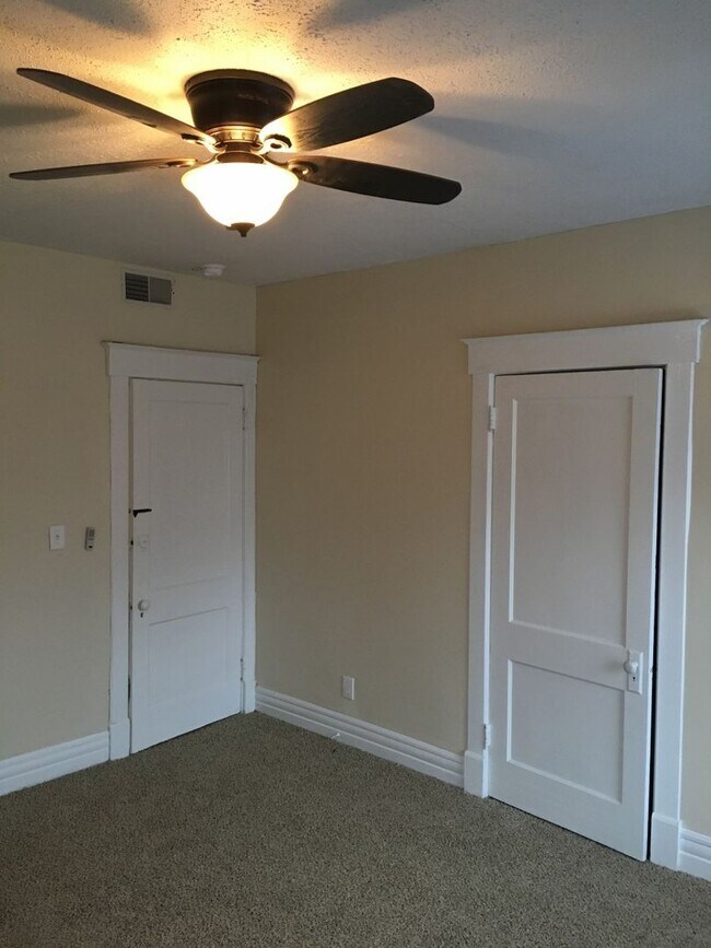 Building Photo - 1445