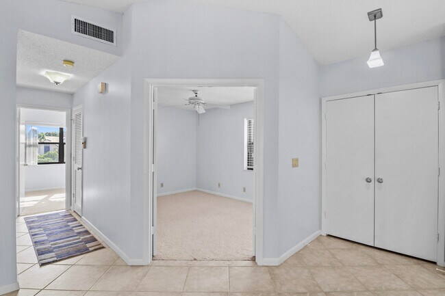 Building Photo - 3961 SW Greenwood Way