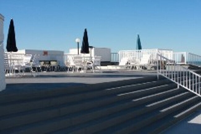 Building Photo - 1555 Tarpon Center Dr