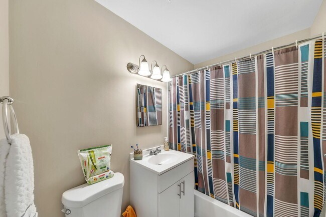 Building Photo - 726 N A St