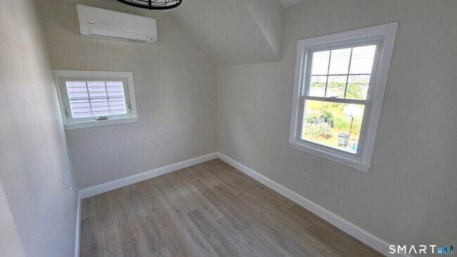 Building Photo - 47 Cosey Beach Ave