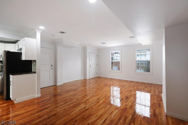 Building Photo - 131 Armstrong Ave