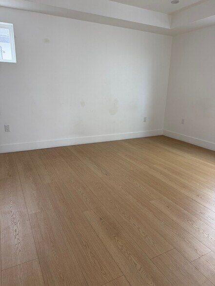 Building Photo - 1400 57th St