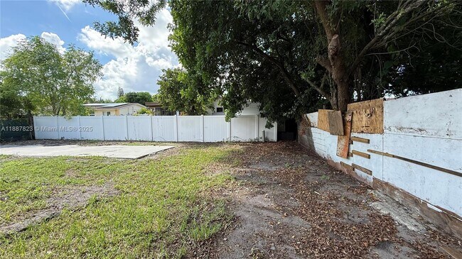 Building Photo - 2740 NW 9th St