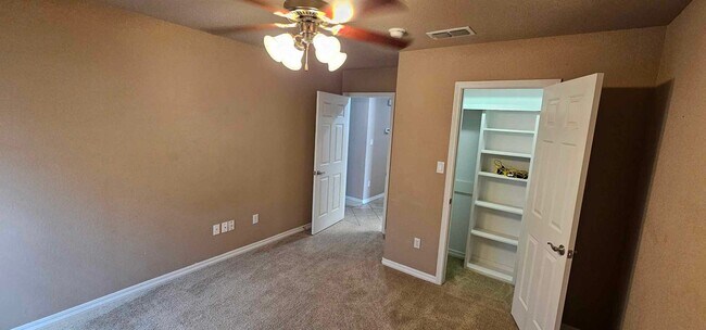 Building Photo - Beautiful 3 bedroom, 2 bath home for rent, Available to view 3/2/26