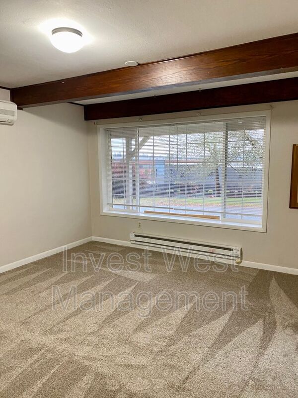 Building Photo - 1300 NE 88th St