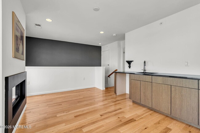 Building Photo - 807 Kingsley St