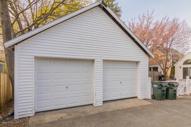 Building Photo - 313 High St