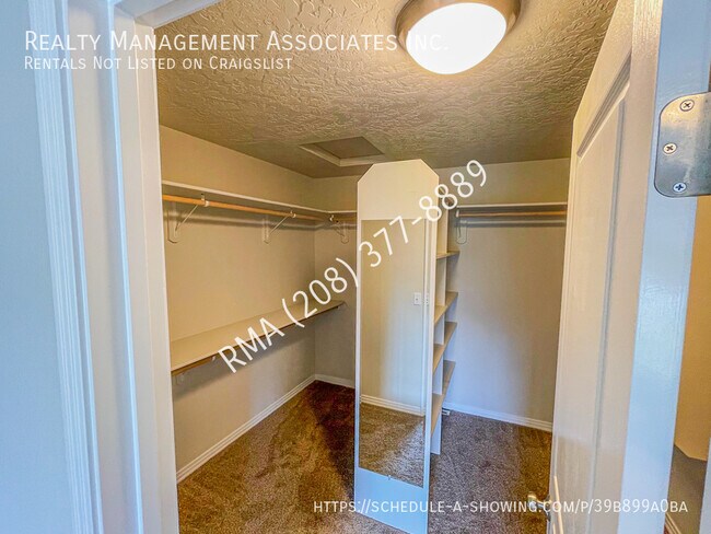 Building Photo - 611 W Calderwood St