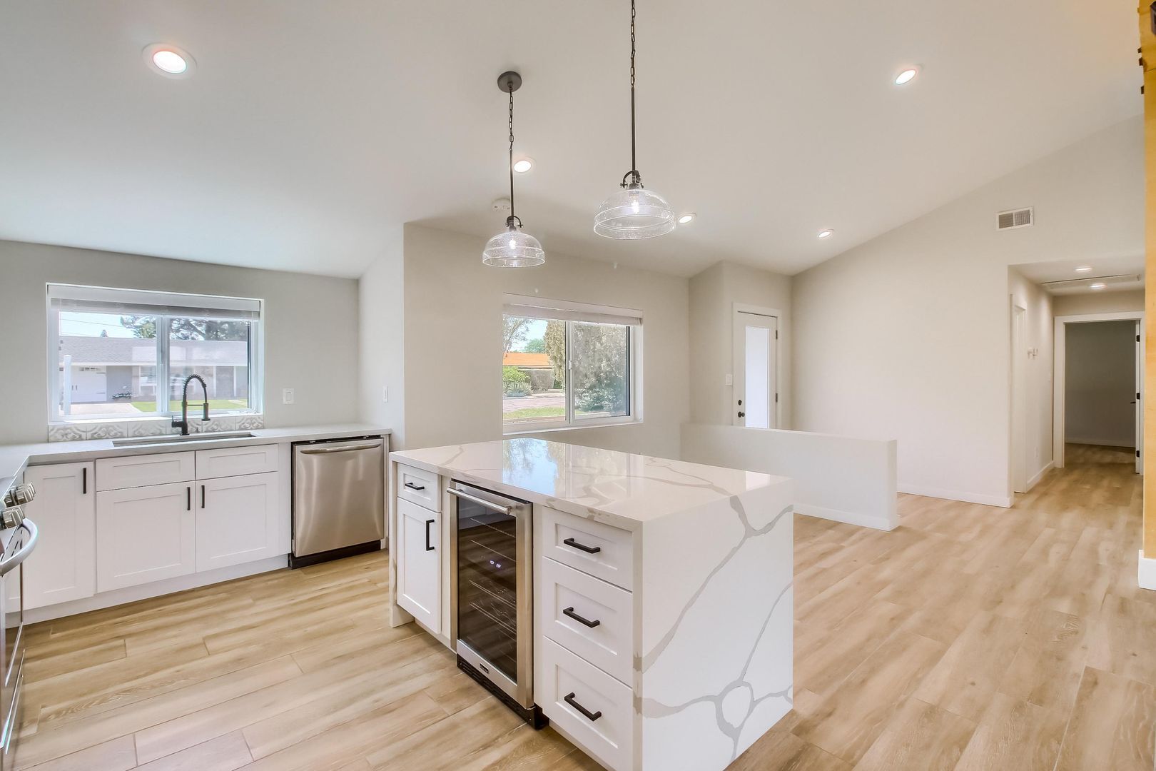 Building Photo - 1402 W Berridge Ln