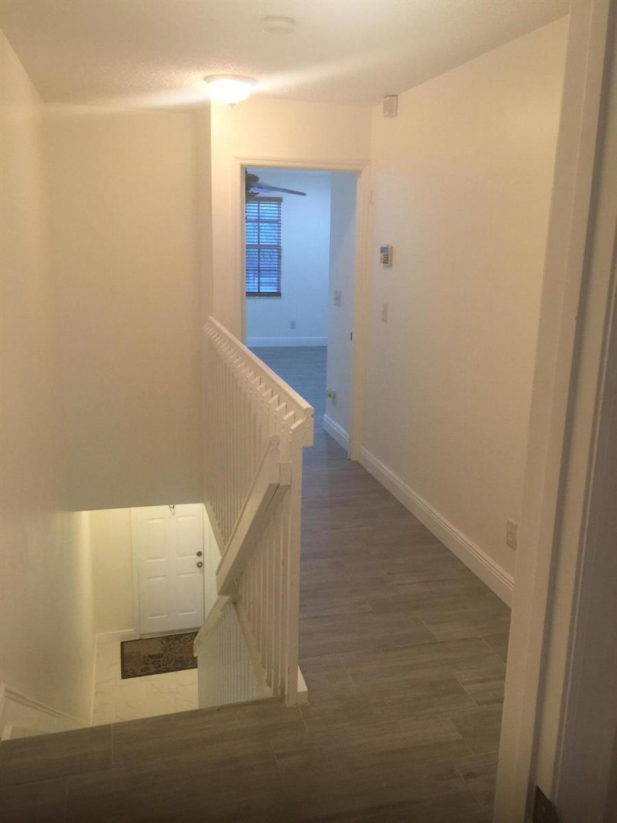 Building Photo - 401 SW 120th Ave