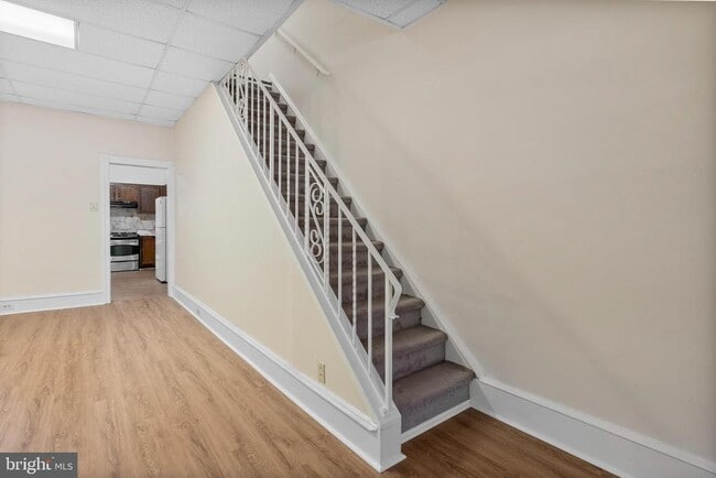 Building Photo - 206 E Elm St
