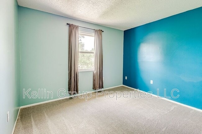 Building Photo - 1419 Persimmon Way
