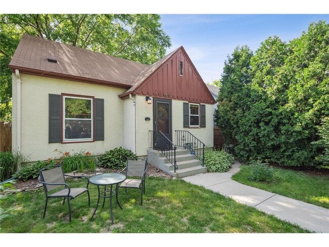 Primary Photo - 4343 N Oliver Ave