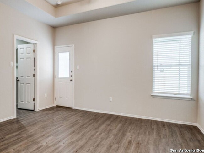 Building Photo - 9931 Westover Bluff