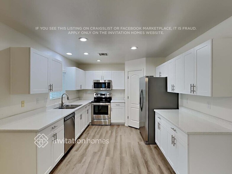 Building Photo - 1273 E Anastasia St