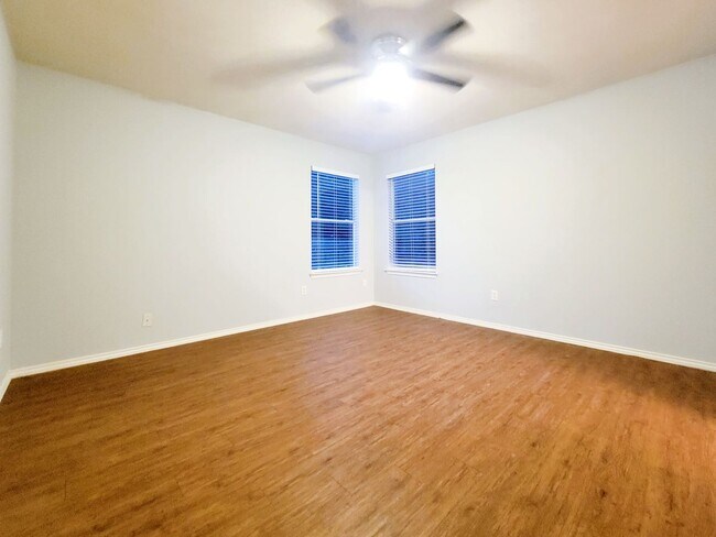 Building Photo - Charming 3/BR 2/BA Single-Level Home in Le...