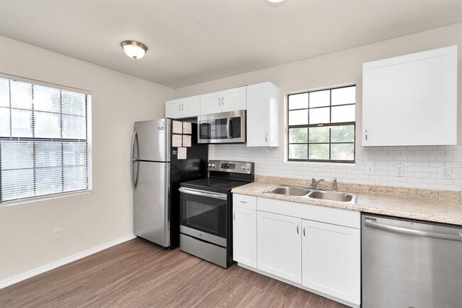 Building Photo - 915 Eleanor St