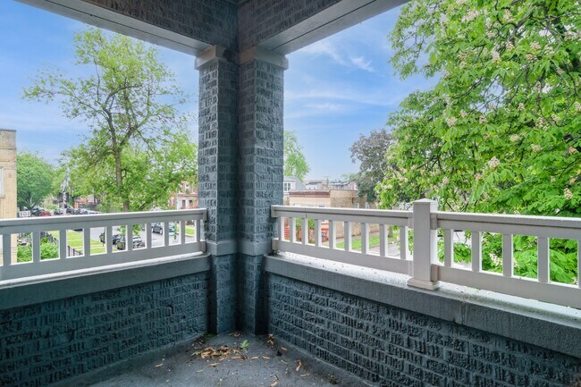 Building Photo - 3637 W Iowa St