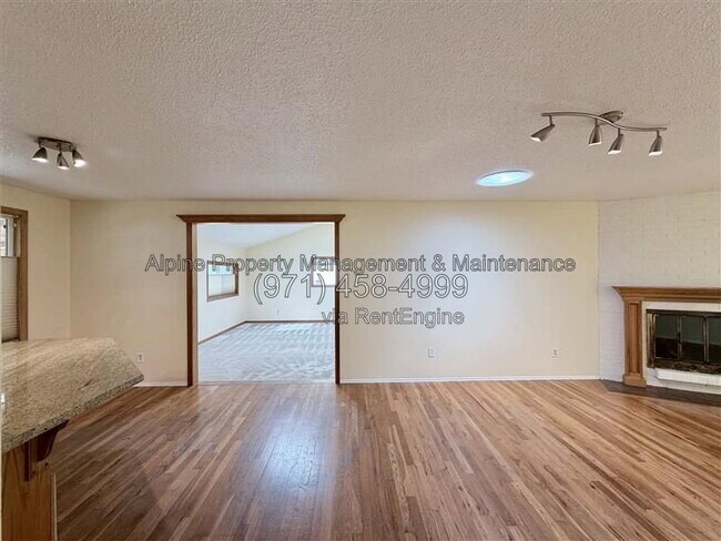 Building Photo - 4670 SW 160th Ave