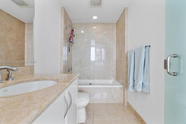 Building Photo - 1331 Brickell Bay Dr