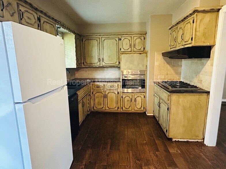 Building Photo - 701 NW 2nd St