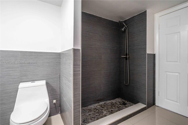 Building Photo - 1986 Biarritz Dr