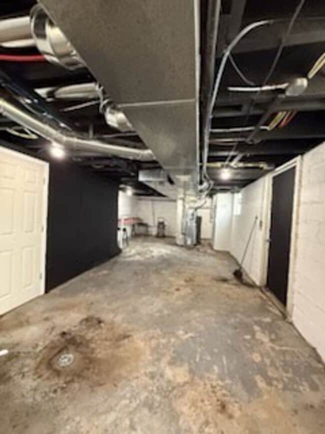 Building Photo - AMAZING 2 Bedroom / Office Townhome for Rent!