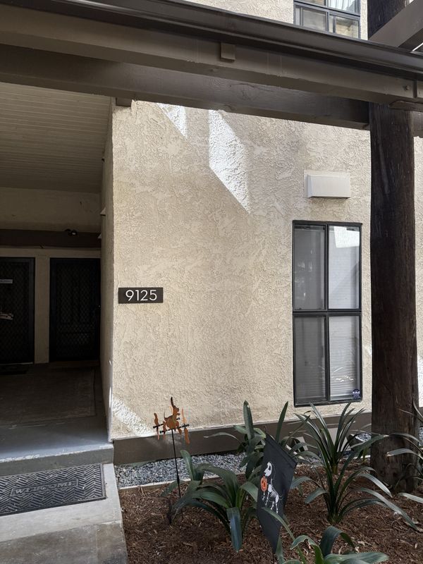 Building Photo - 9125 Marina Pacifica Dr N