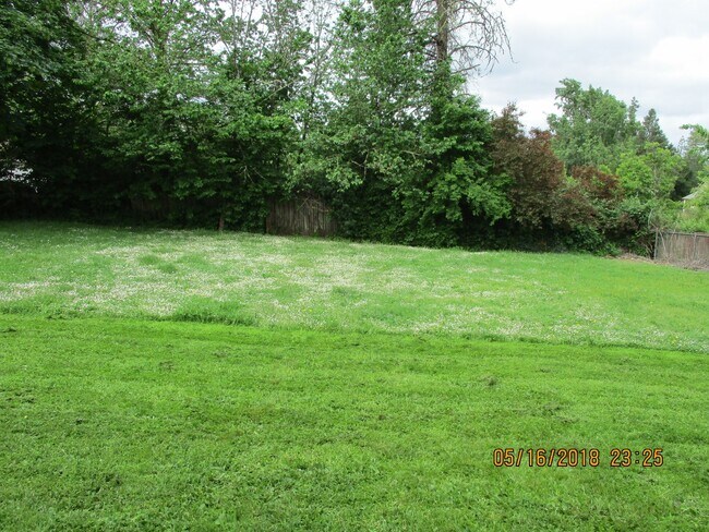 Building Photo - Large downstairs 4 Bedroom apartment in Winston