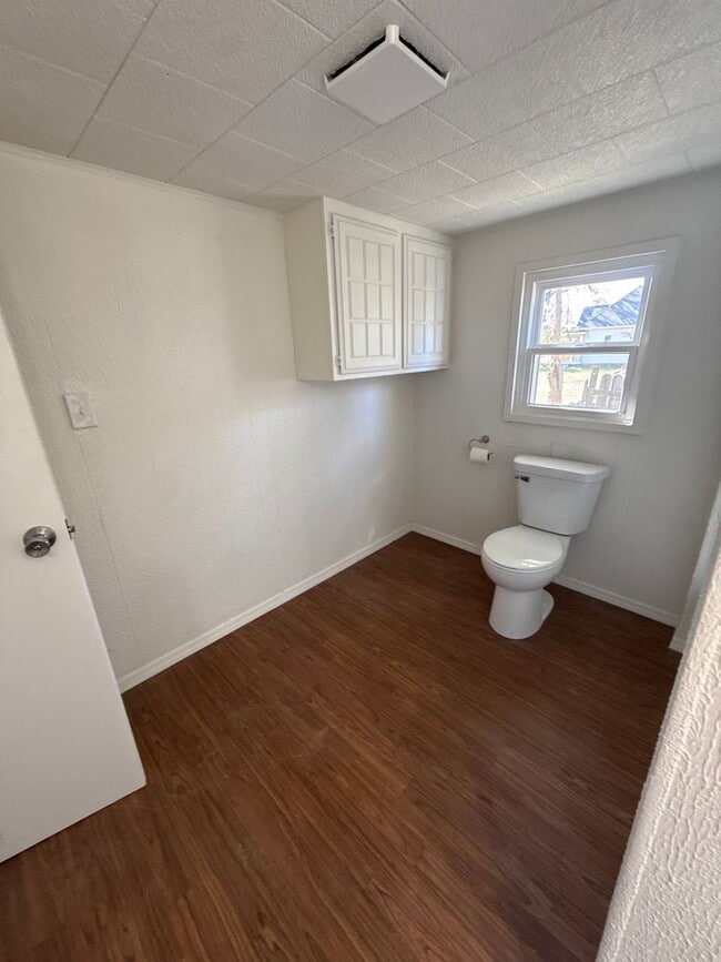 Building Photo - 3 bedroom/2 bath house