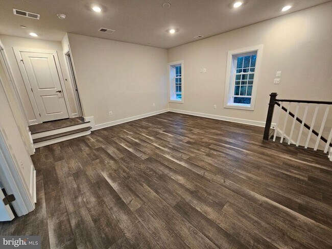 Building Photo - 2502 Vivaldi Ln