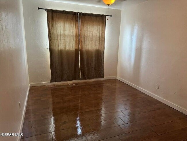 Building Photo - 129 S Apache Gold Lp