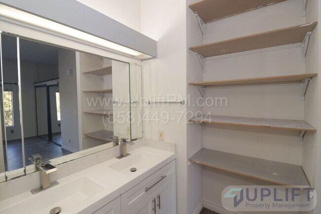 Building Photo - 5170 Clairemont Mesa Blvd