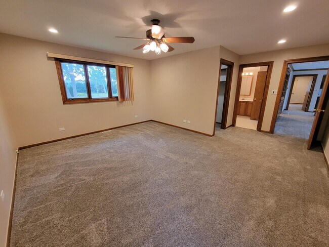 Building Photo - 3483 S Shore Dr