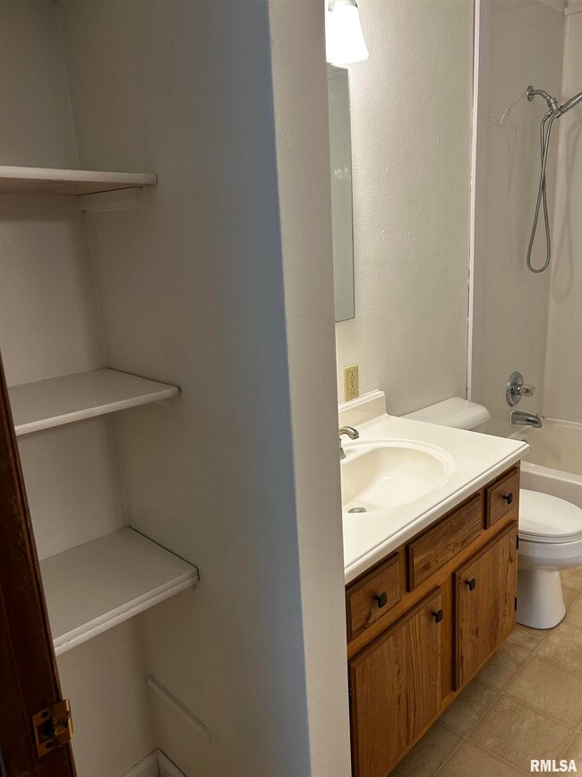 Building Photo - 1107 Eisenhower Dr