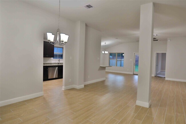 Building Photo - 300 Terra Vis Cir